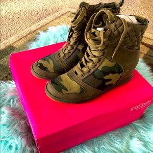 Can’t go wrong with a camo look never worn